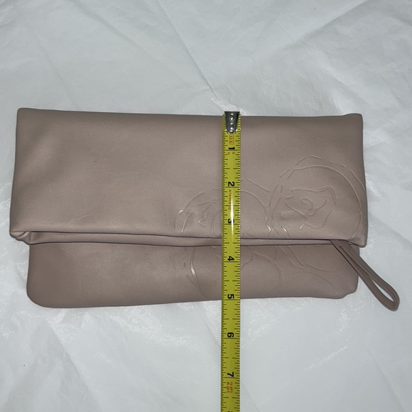 LIKE NEW Valentino Parfums Blush Foldover Clutch - Picture 12 of 12